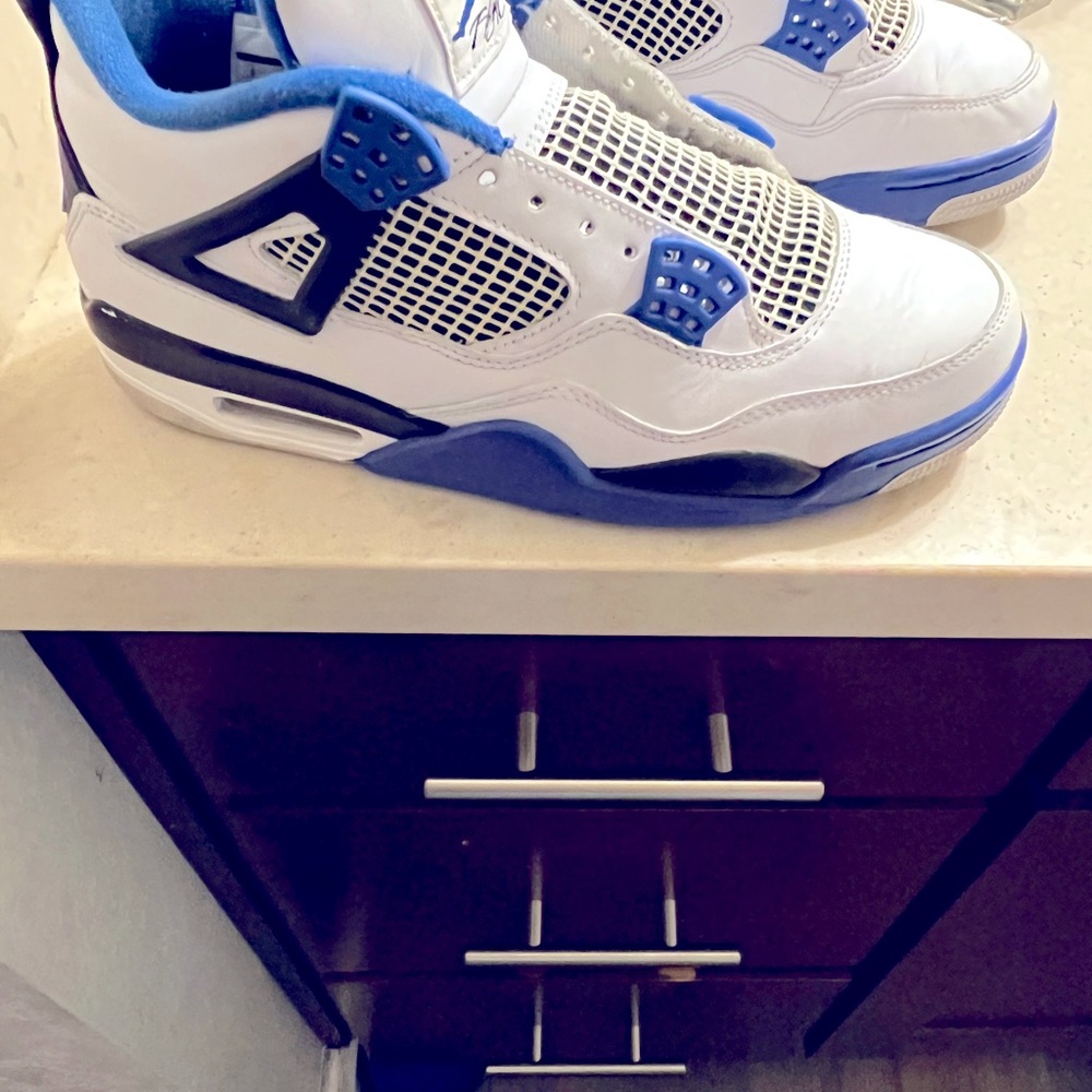 Jordan Retro 4"s "Motorsport" 2017 Size 9 - Picture 8 of 10